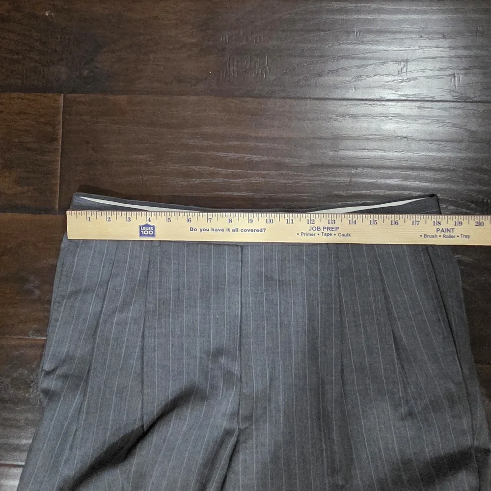 Albert Nipon Classic Men's Gray 100% Wool Pinstripe Suit